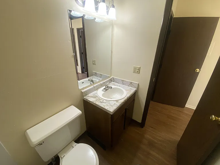 Kimberly Club Apartments — Photo 122