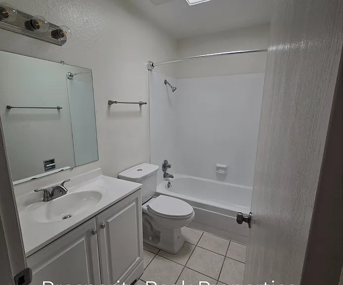 4211 E Lee St #C — Photo 5