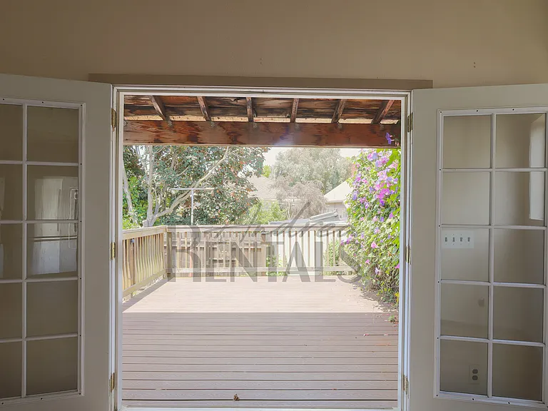 5363 Shafter Ave — Photo 17