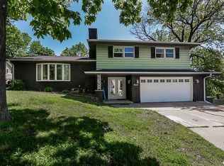 1005 Crescent Dr, Clinton, IA 52732