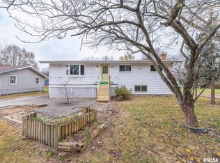 3923 Lakeview Dr, Manito, IL 61546