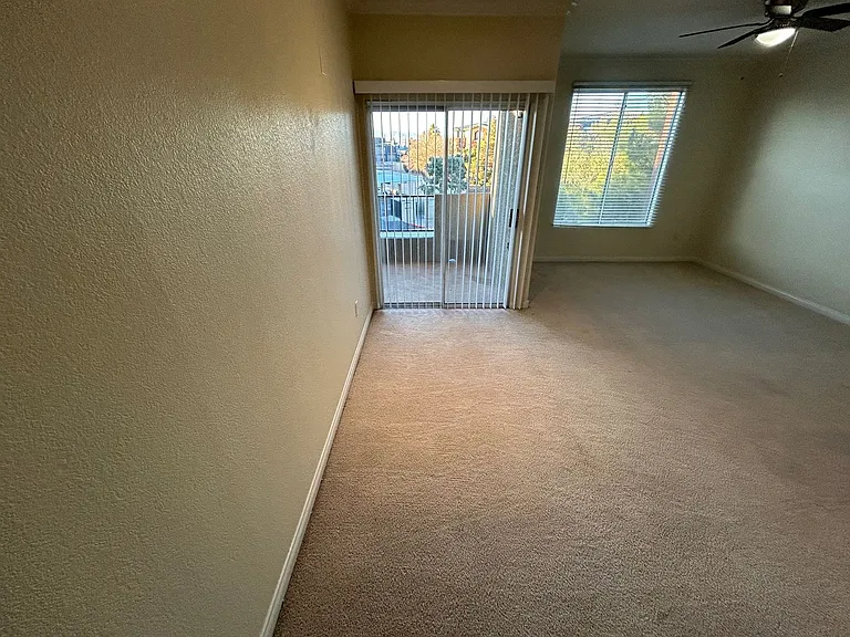 4400 S Jones Blvd #2052 — Photo 9