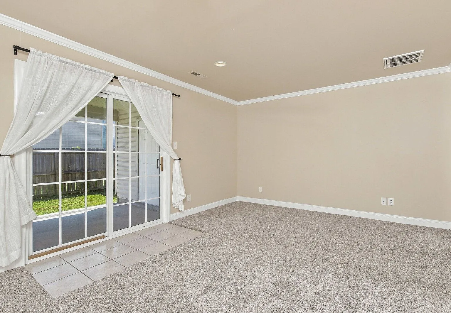 3 bed, 2.5 bath, 1632 sqft, $1,595 — Photo 4