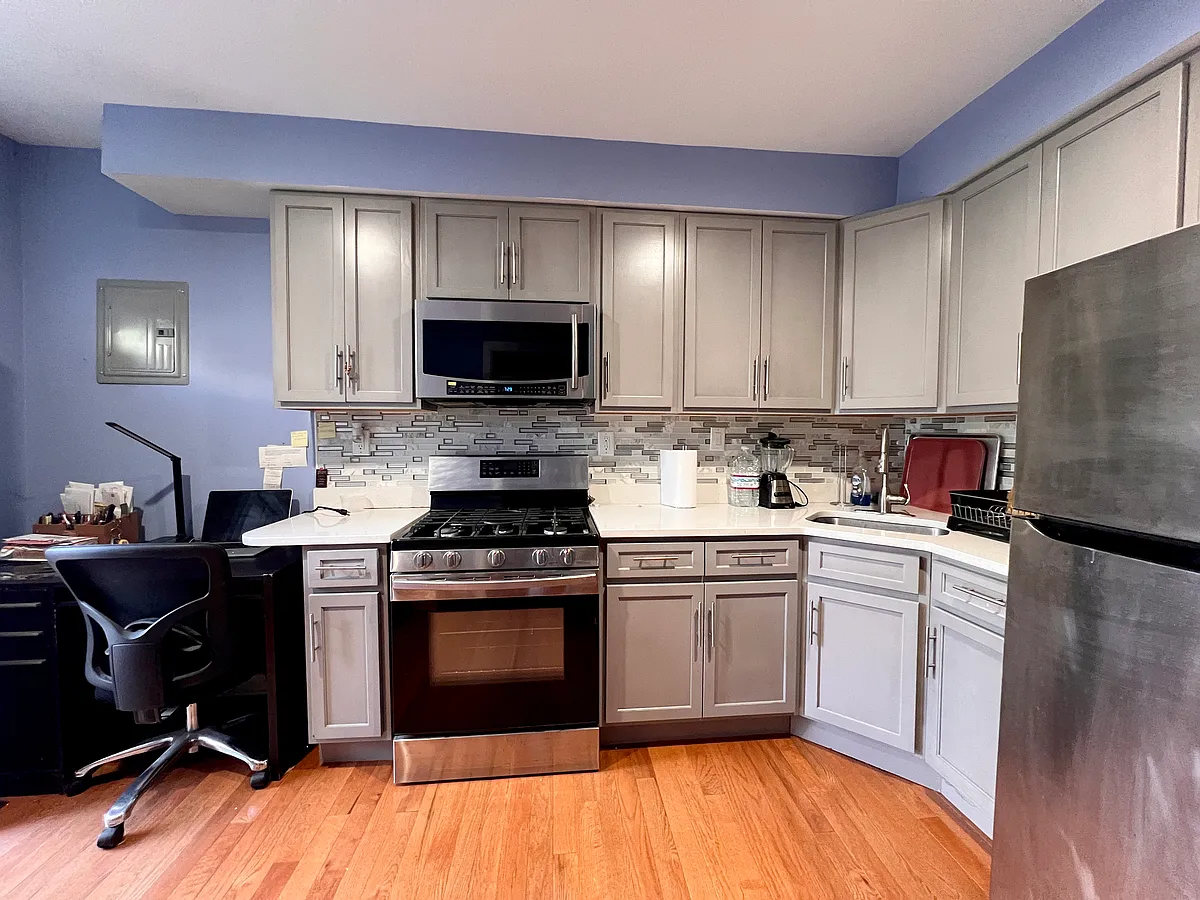 Building Photo - 73 Wallington Ave #1