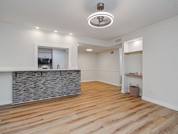2nd image of 1100 Augusta Dr APT 35