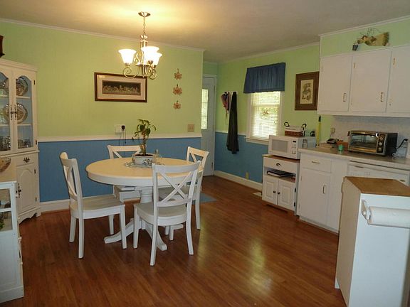 4th image of 245 Windsor Dr