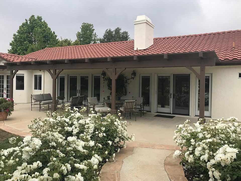 2nd image of 3069 Summit Cir