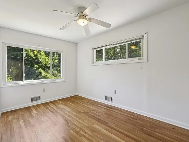 2056A Abby Ln NE — Photo 4