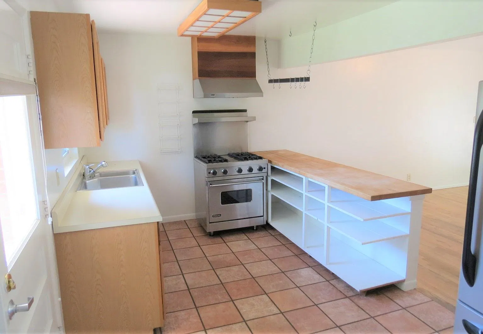 3 bed, 1008 sqft, $3,950 — Photo 4