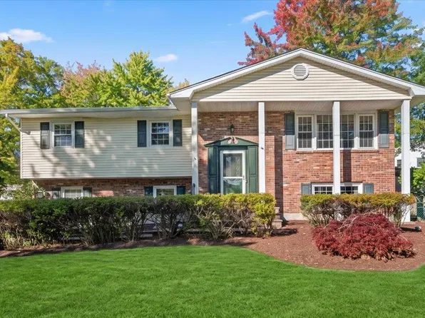 1 Daisy Court, Nanuet, NY 10954