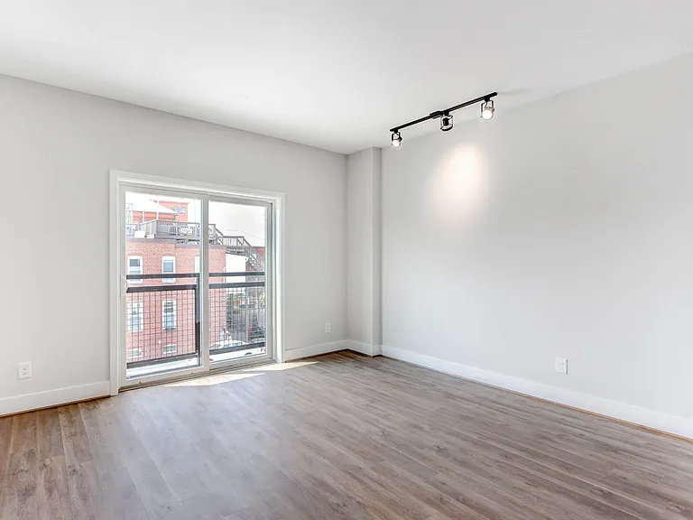 1238 Light St — Photo 6