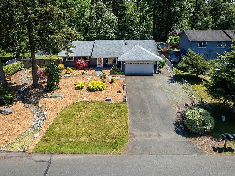 8442 Hawksridge Dr SE — Photo 2