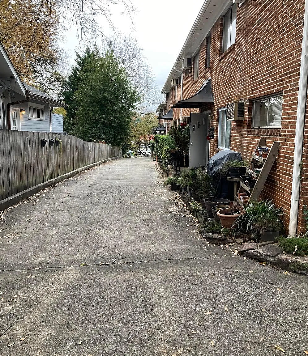 Studio, 675 sqft, $1,150 — Photo 2