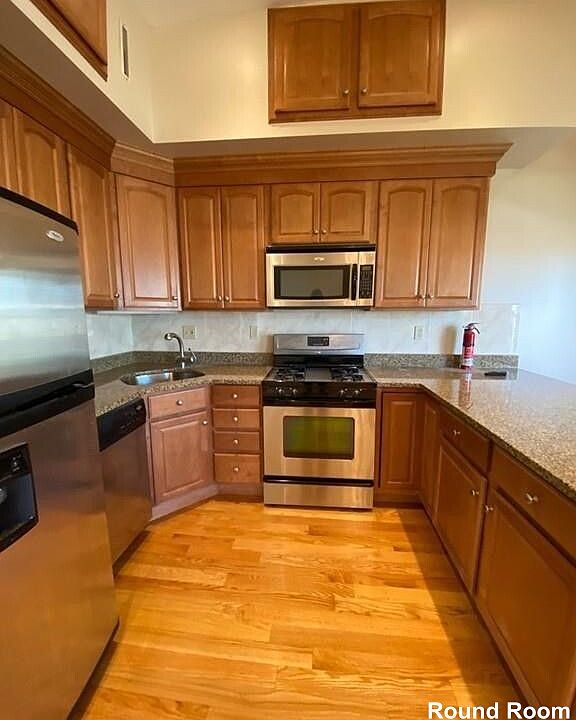 1st image of 261 W 2nd St #3
