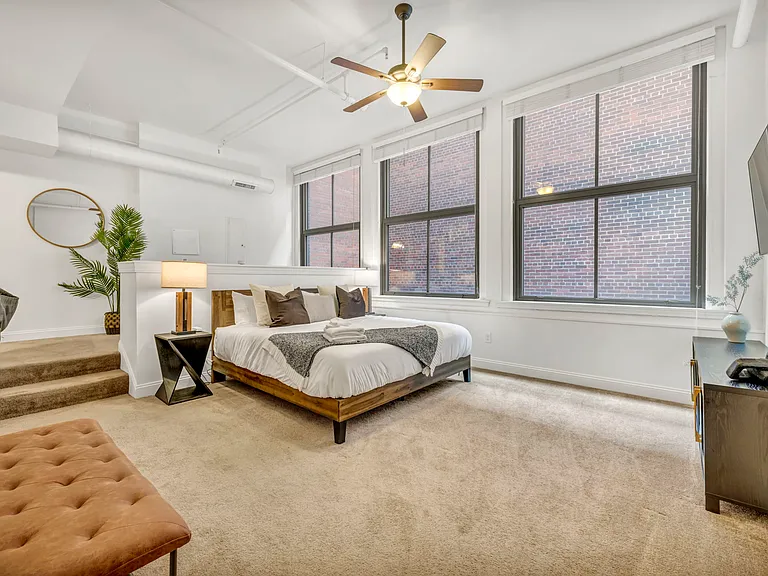 2042 E 4th St #300 — Photo 36