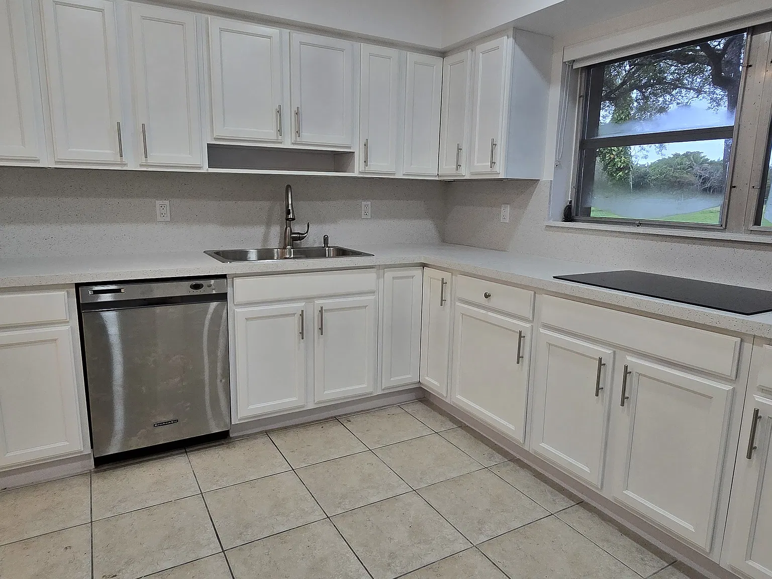 4 bed, 2407 sqft, $6,500 — Photo 4