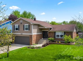 1453 Castlewood Dr, Wheaton, IL