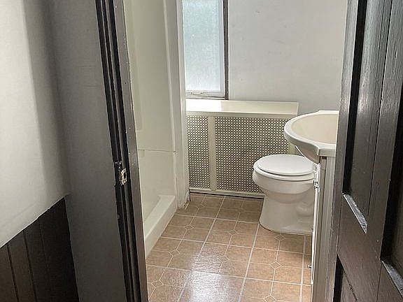 5th image of 62 Bates St