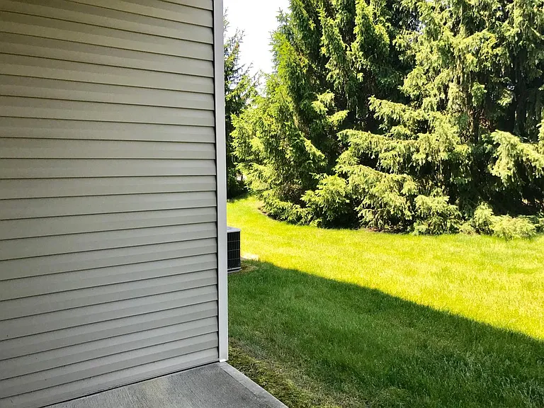 4615 Court Yard Dr — Photo 7