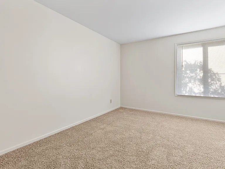 Swanson Court Apartments — Photo 15