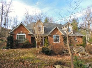 320 Kenmure Dr, Flat Rock, NC 28731