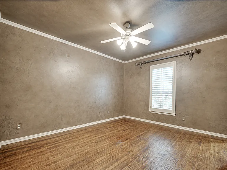 5004 Castle Creek Ct — Photo 32