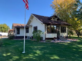 302 E 9th St, Woonsocket, SD 57385