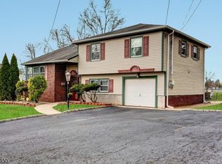 793 Lynwood St, Raritan, NJ 08869