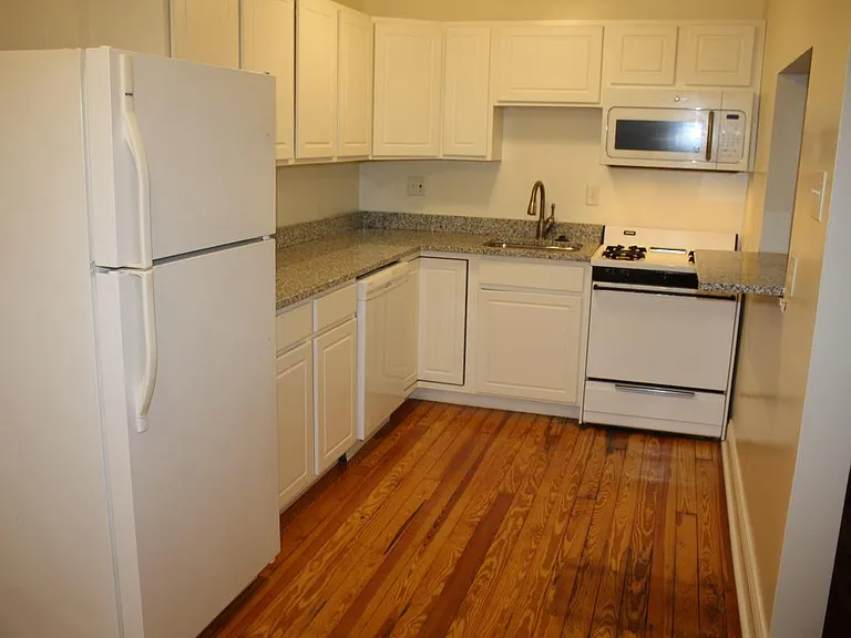 1316 Morten St #104 — Photo 4