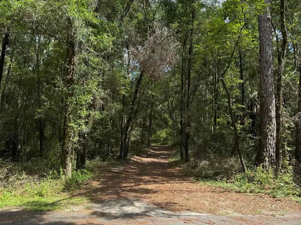 122 Horseshoe Trl, Crawfordville, FL 32327