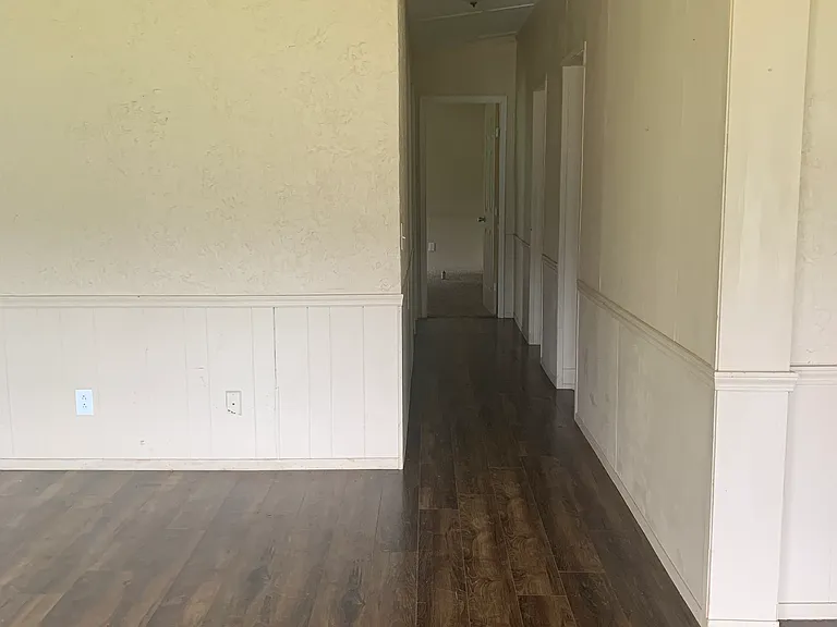 1822 Covington Ln NE — Photo 3