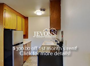 3035 64th Ave SW APT 8, Seattle, WA 98116