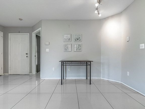 3rd image of 5124 Park Central Dr APT 517