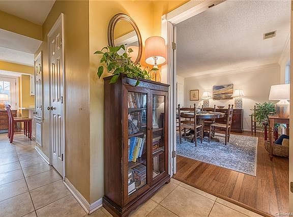 4th image of 2604 Willowdale Ln #46