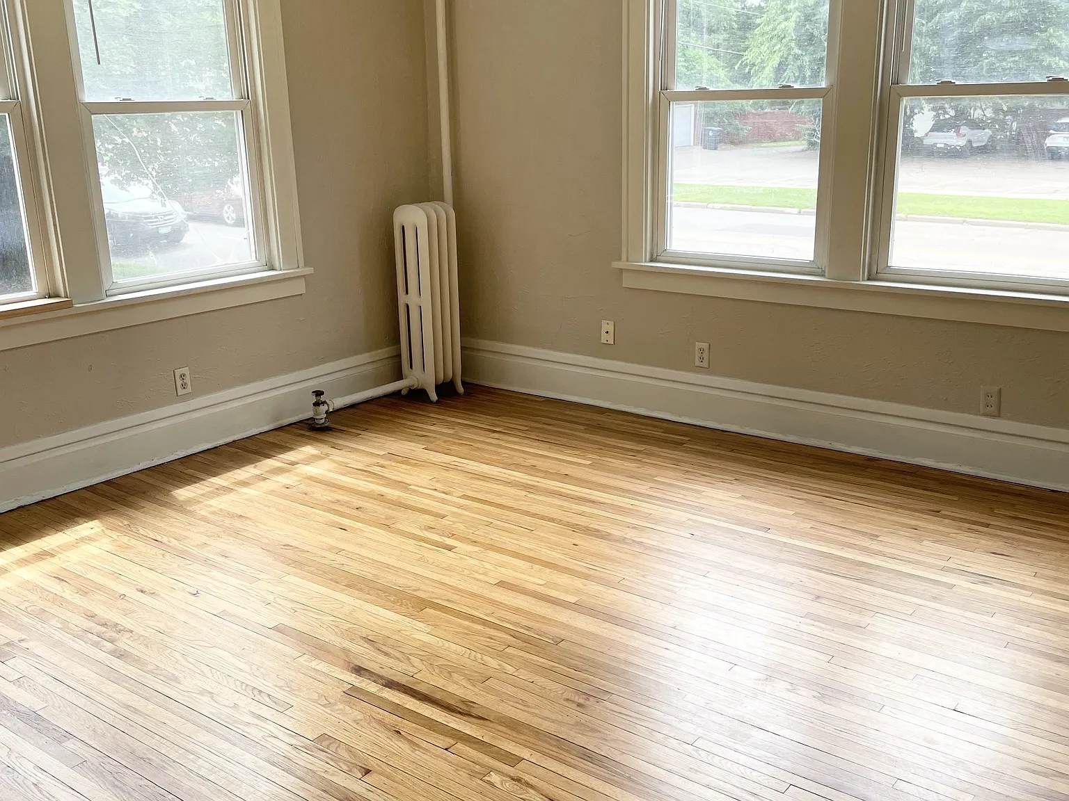 1576 Portland Apartments — Photo 2