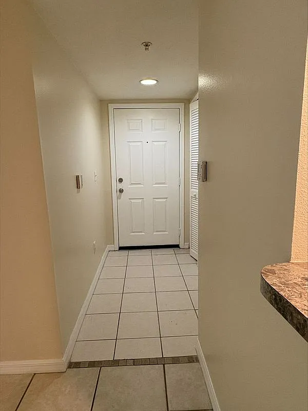 2 bed, 2.0 bath, 1013 sqft, $1,700 — Photo 2