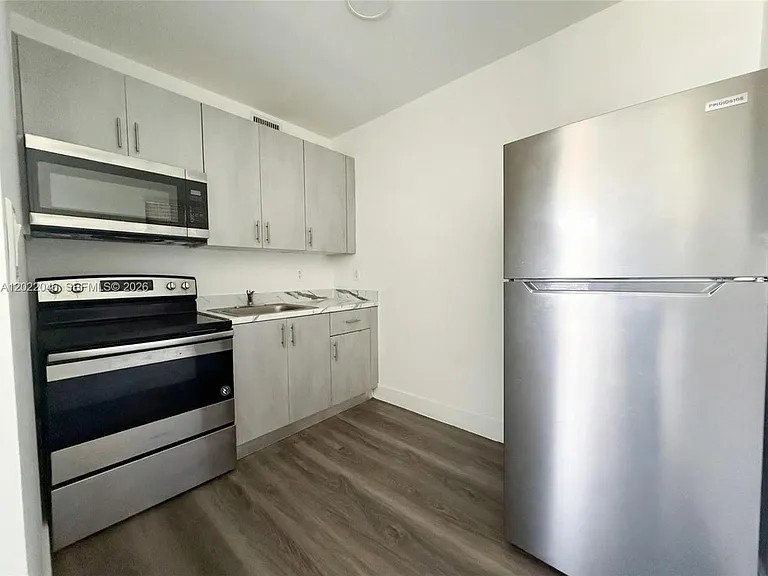 1710 NW 1st Ct #13 — Photo 5