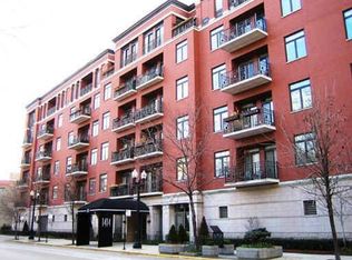 1414 N Wells St APT 204, Chicago, IL 60610