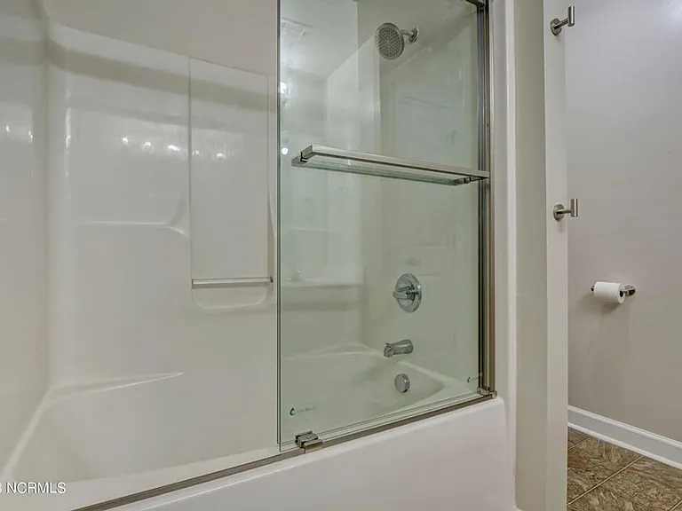 202 Bridgewood Dr — Photo 15