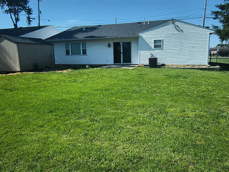 1655 E Crescentville Rd — Photo 29