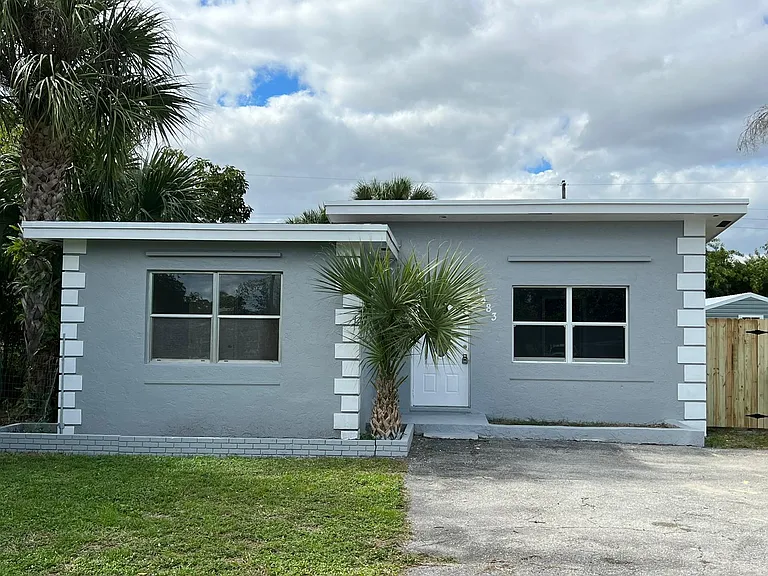 1883 Breezy Ln — Photo 5