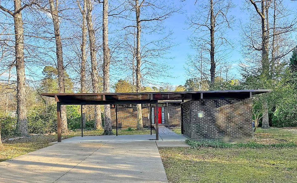 1st image of 2114 Timberlake Dr