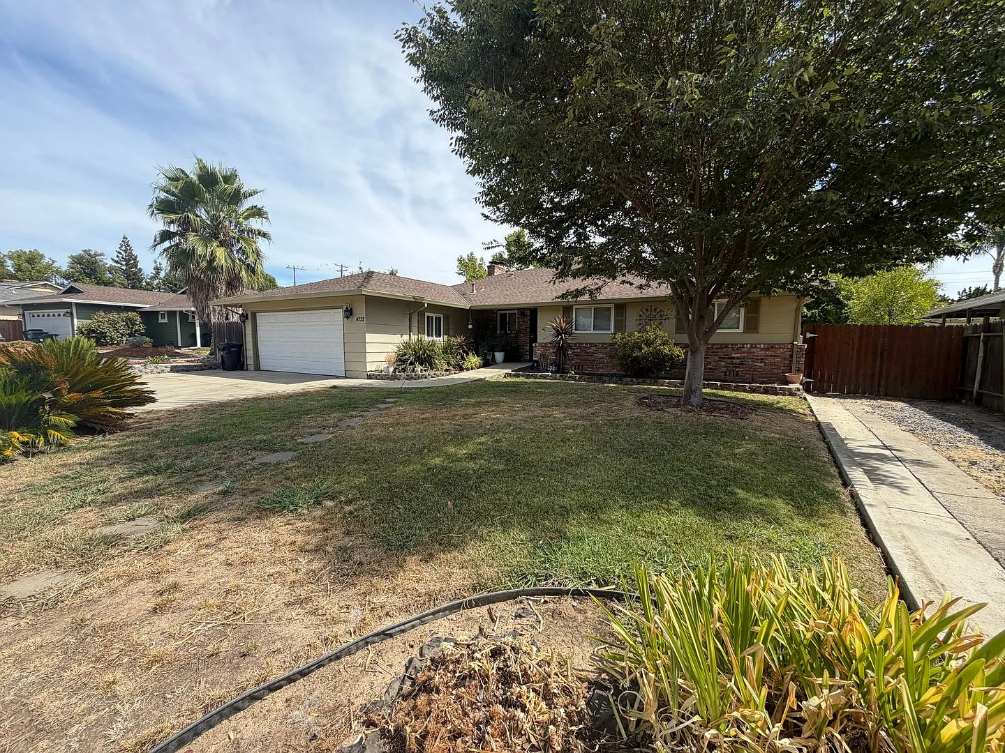 Spacious and Cozy 4 bedroom 3 bath! Carmichael Area! Pre rent today! — Photo 1