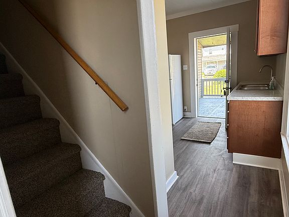 4th image of 118 3rd St #1/2