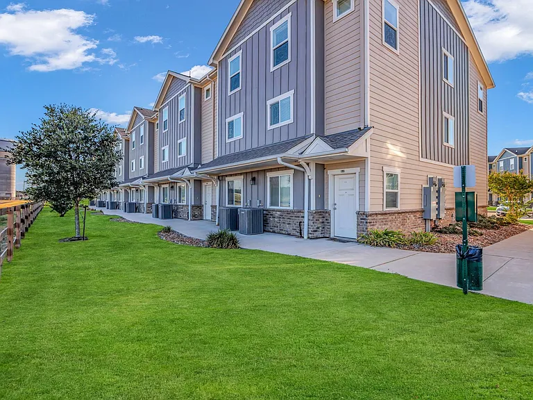 21155 Gosling Rd #16B — Photo 3