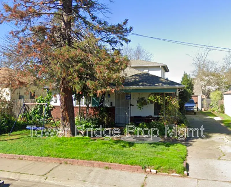 2355 Erickson St photo 1