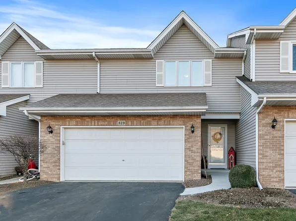 819 Paige Ln, Hampshire, IL 60140