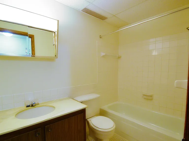 Quebec Apartments — Photo 9