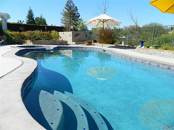 2nd image of 979 Vista Cerro Dr