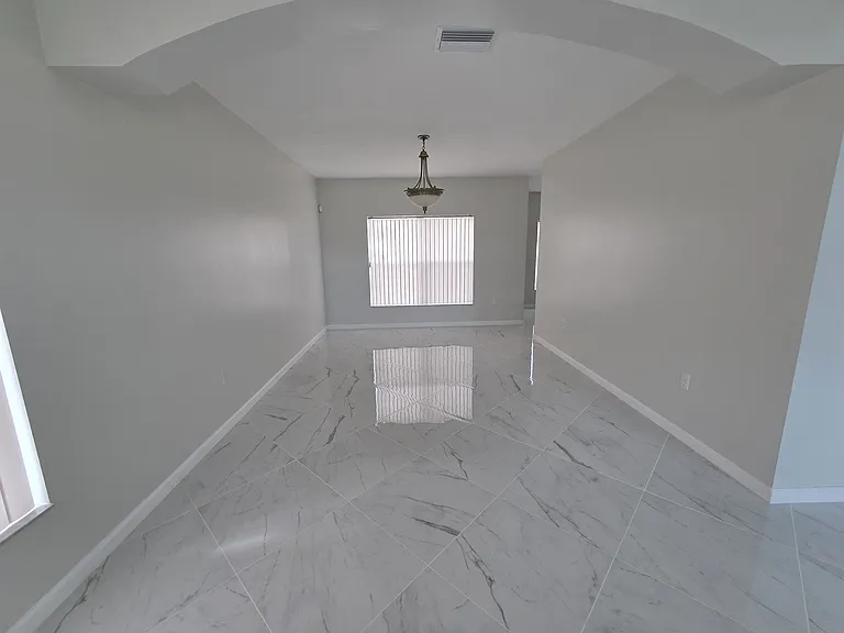 330 Aldershot Ct — Photo 6